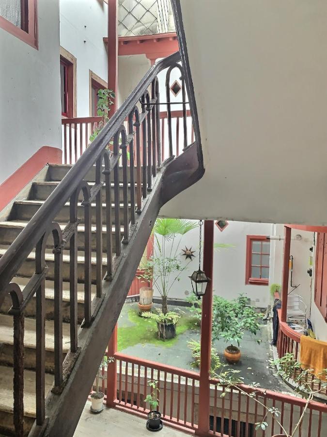Wonderhost, Superbes Volumes Et Charme De L'Ancien Pau Exterior foto