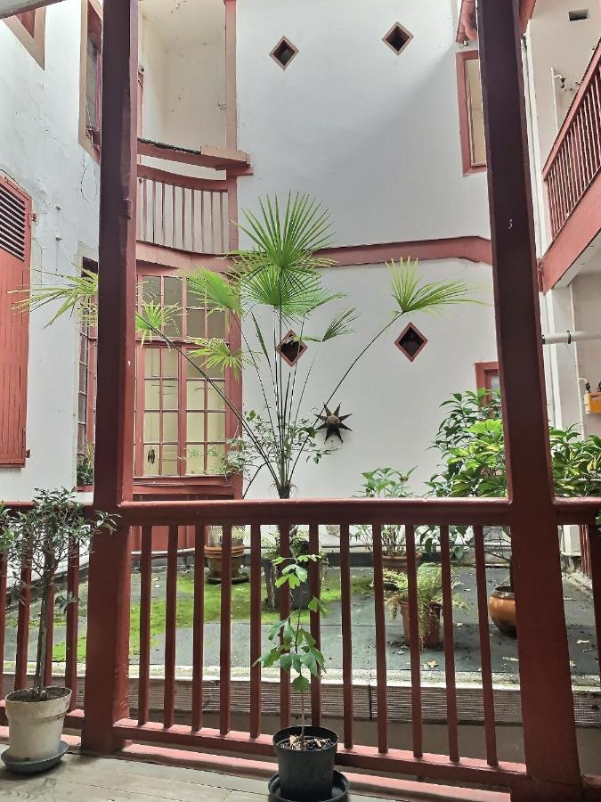 Wonderhost, Superbes Volumes Et Charme De L'Ancien Pau Exterior foto