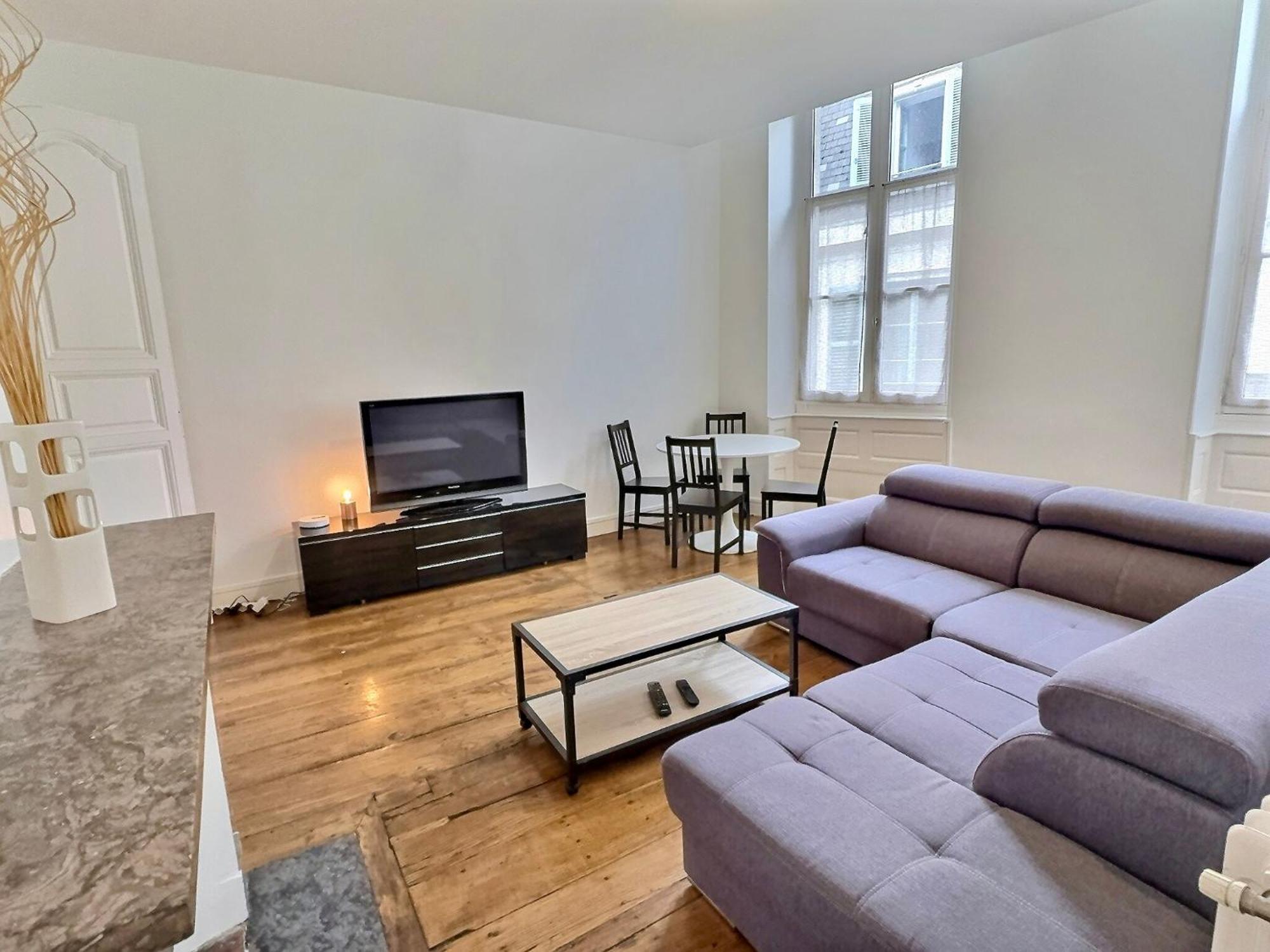 Wonderhost, Superbes Volumes Et Charme De L'Ancien Pau Exterior foto